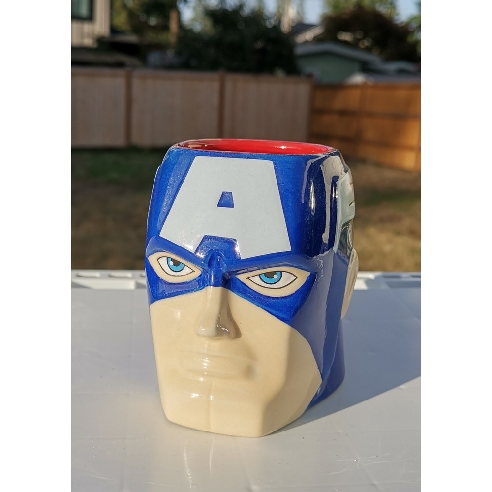 Captain America Disney Marvel Comics 3-D Coffee Cup Mug 2011